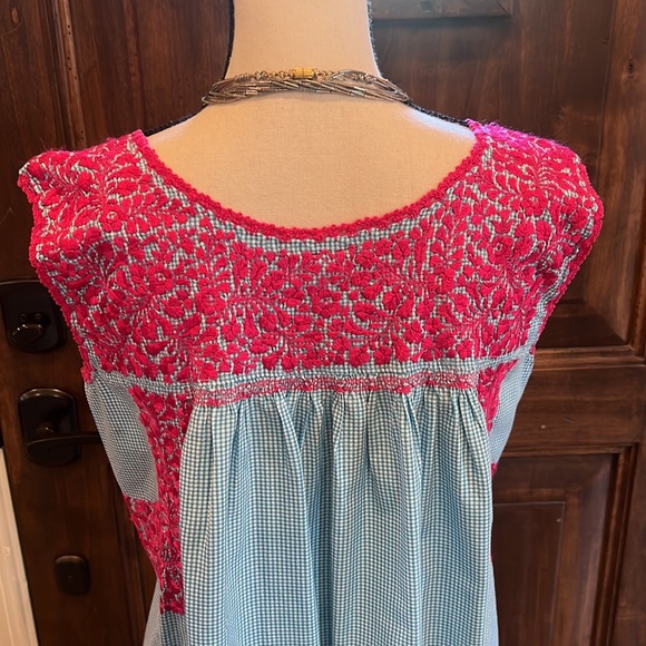 Beautiful Nativa Embroidered Dress made in Mexico - Picture 6 of 9